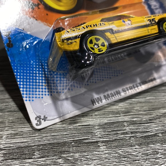 Hot Wheels | Main Street 11’ #9/10 Cars: 1970 Ford Mustang Mach 1 - 1:64 Scale - Picture 12 of 14